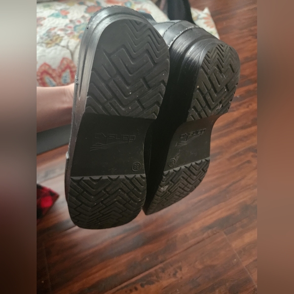 Dansko Boot- I really like these boots, but they're a tad too big. - Picture 4 of 5
